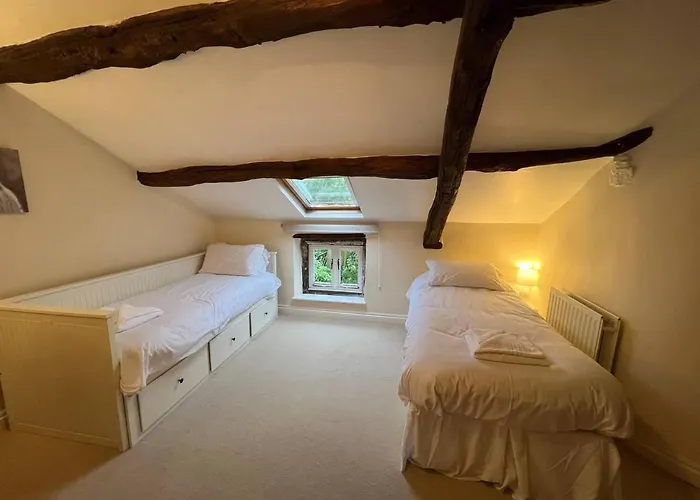 Stunning 4-Bed Grade II House In The Lake District