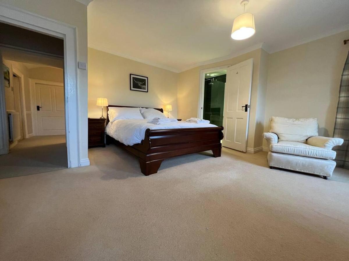 Stunning 4-bed Grade Ii House In The District Holiday home *
