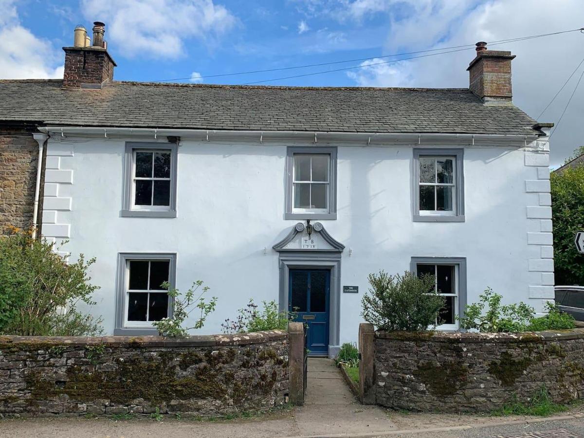 Stunning 4-bed Grade Ii House In The District Holiday home
